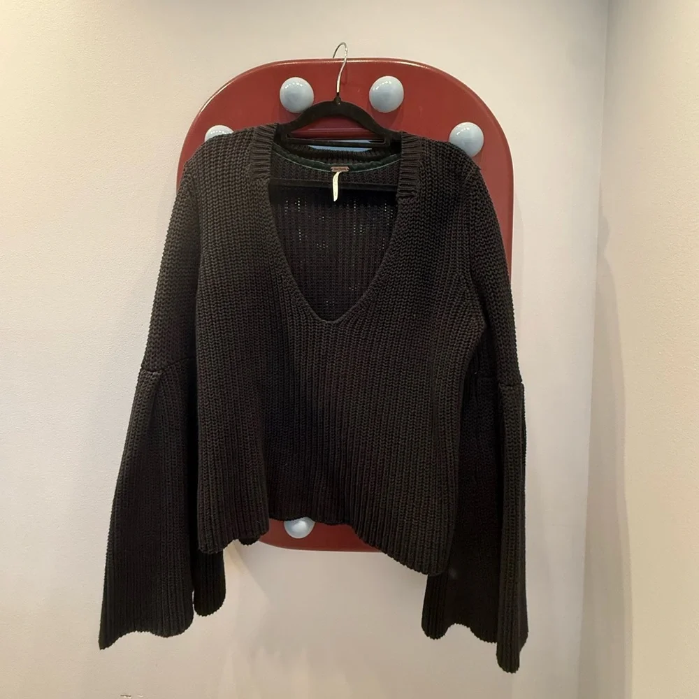 Free People Damsel V-Neck Knit w Bell Sleeves - US M - Picture 2 of 7